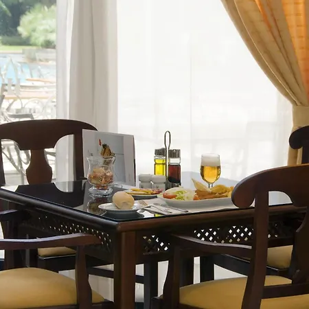 ホテル ヒポテルズ シェリー パーク 4*